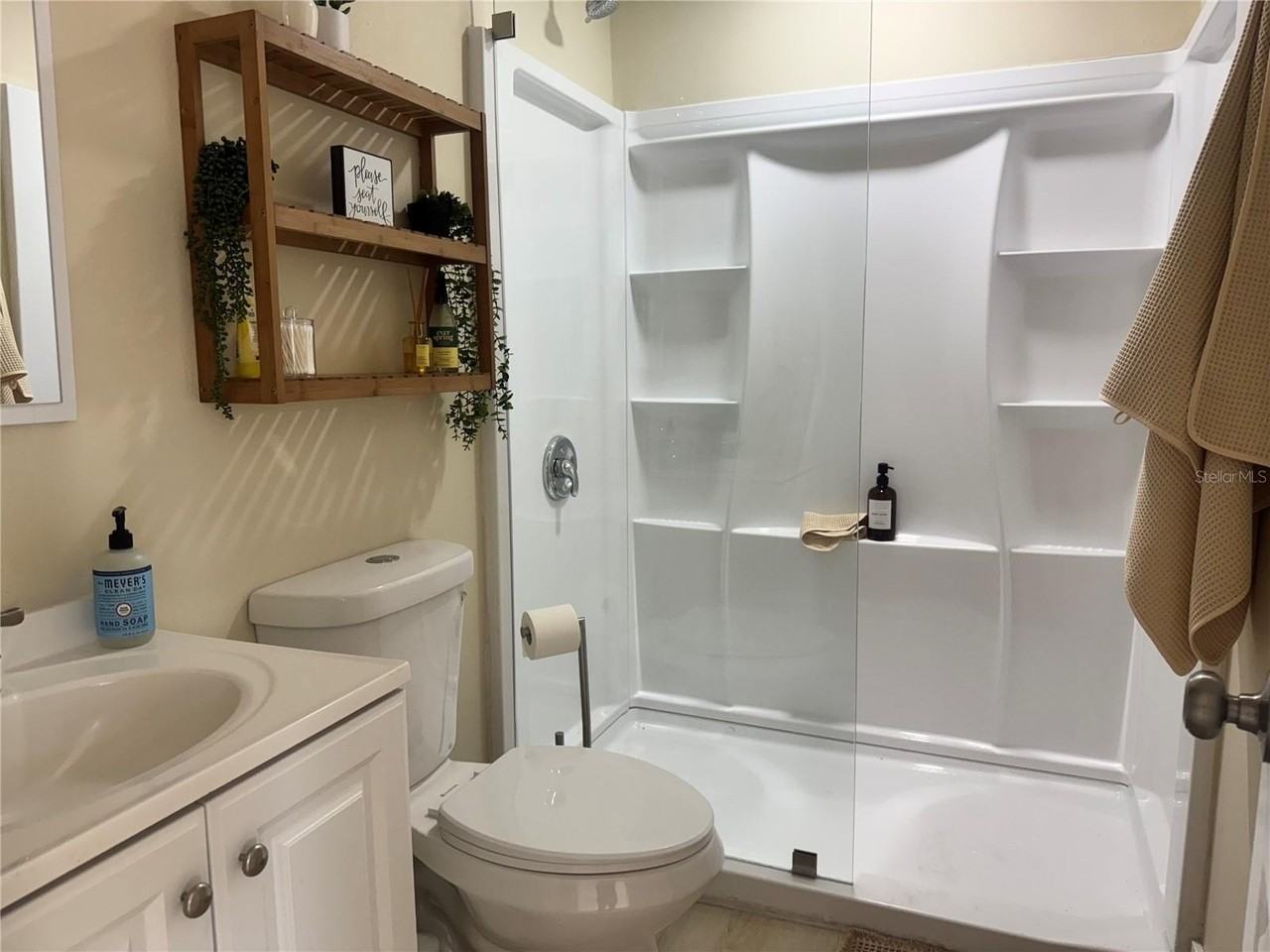 4135 Des Moines St Ne - Photo 6 of 9