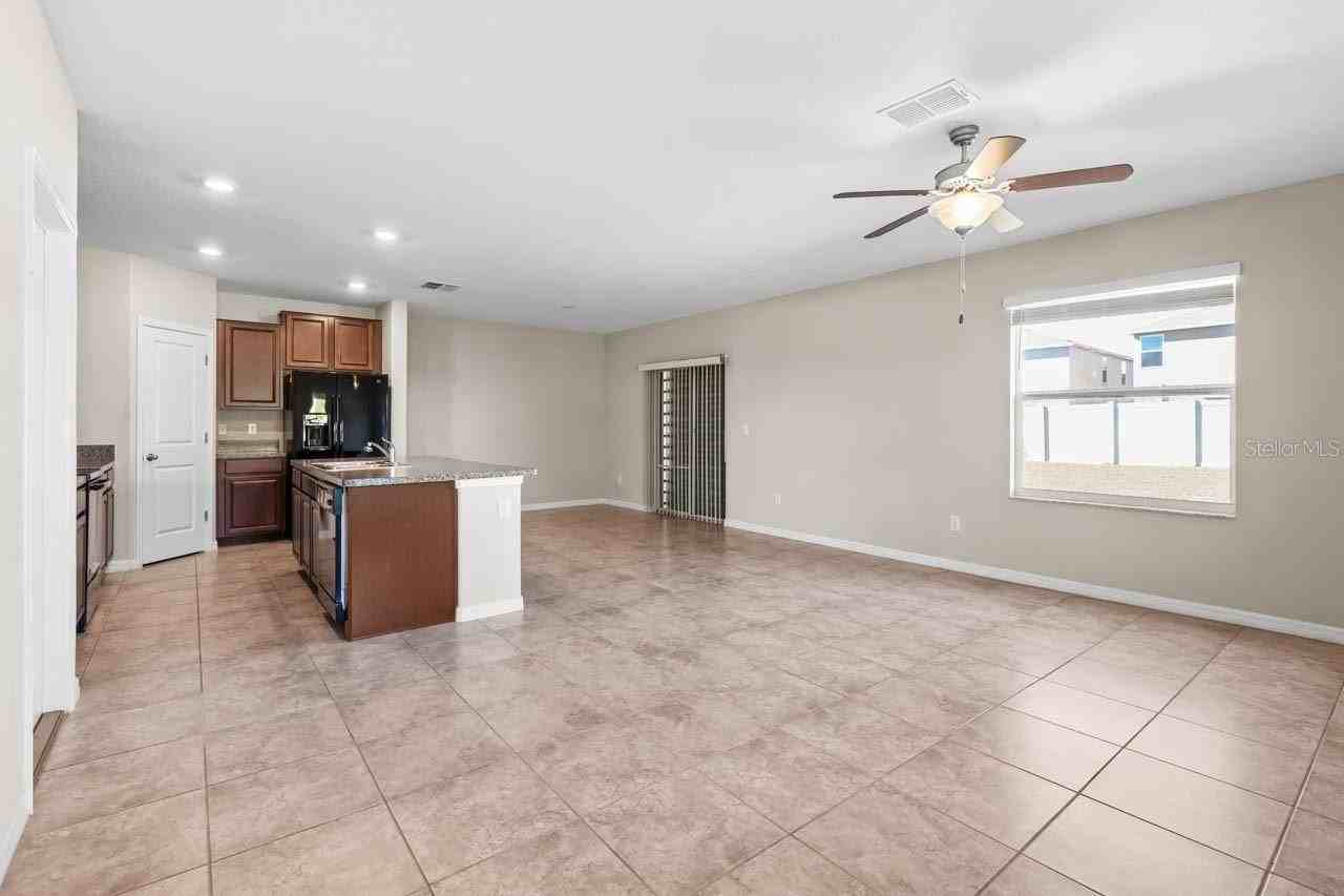 17201 Beach Buttercup Pl - Photo 4 of 33
