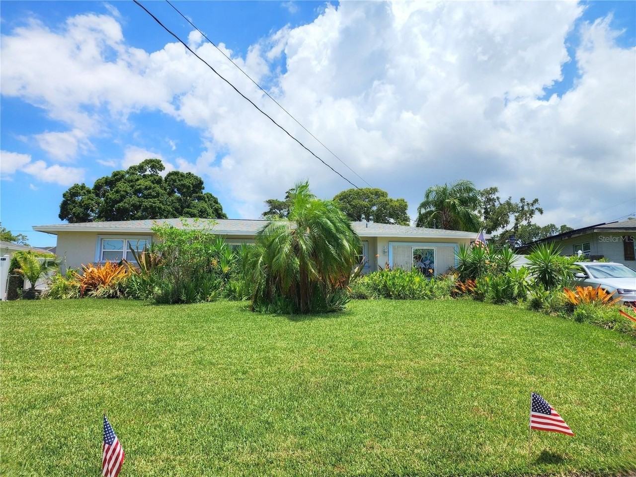 11645 Oxford St - Photo 2 of 21