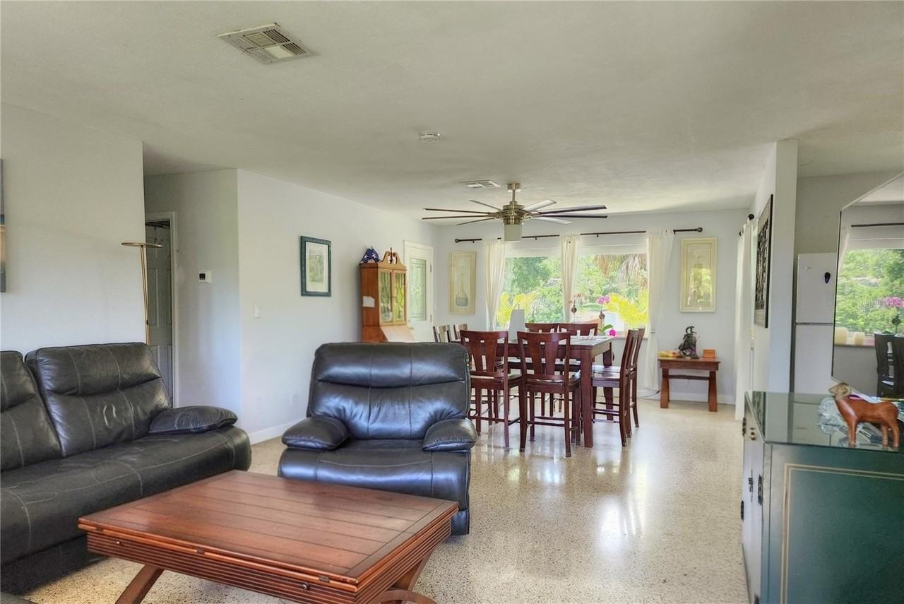 11645 Oxford St - Photo 4 of 21