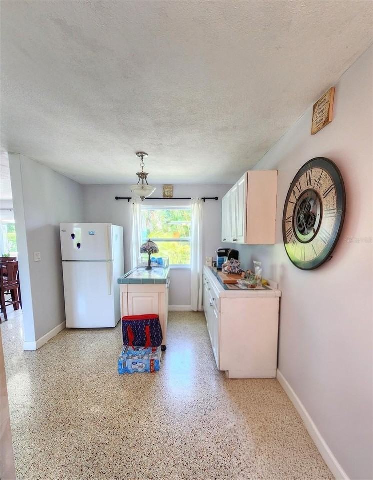 11645 Oxford St - Photo 7 of 21