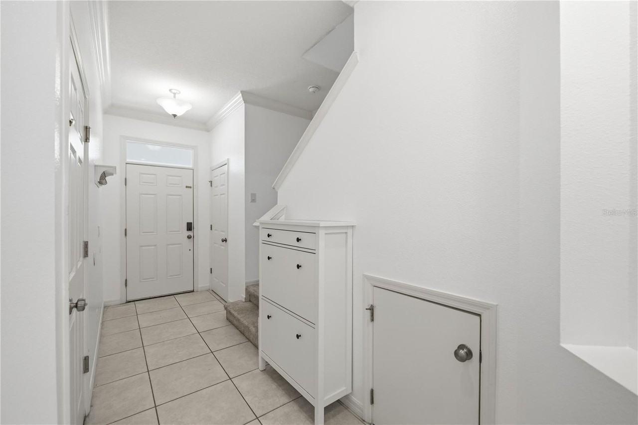 1066 Amber Leaf Trl - Photo 2 of 32