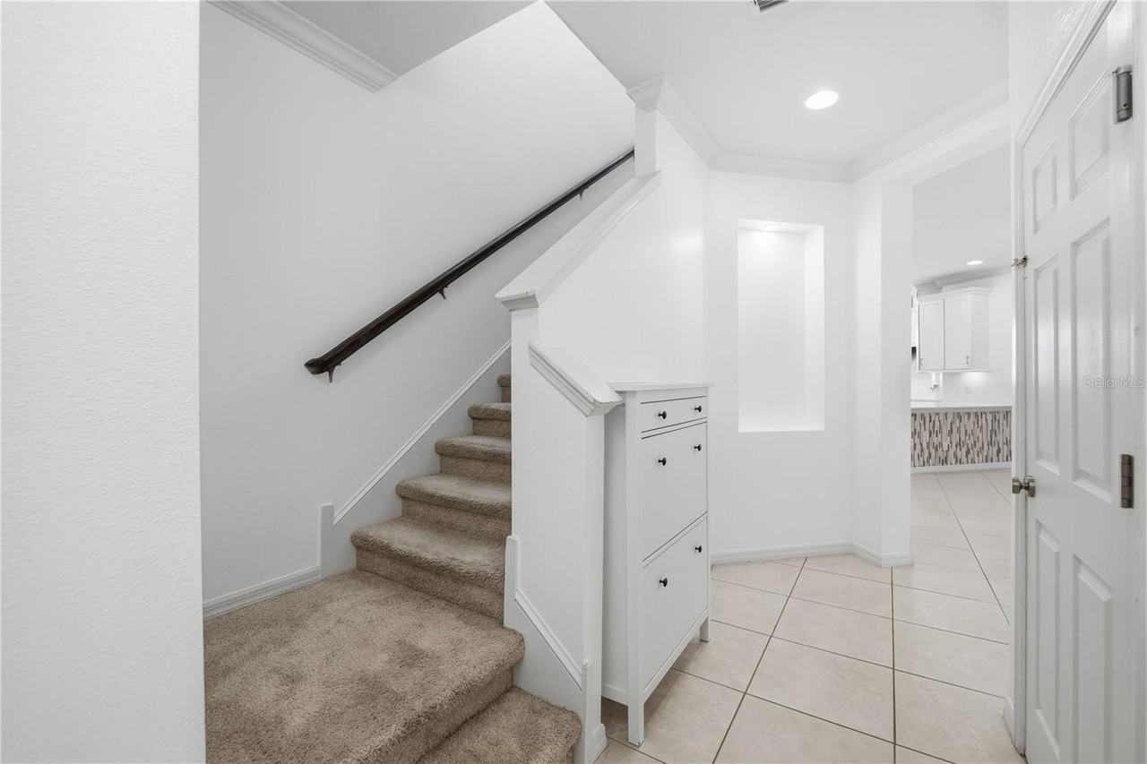 1066 Amber Leaf Trl - Photo 3 of 32