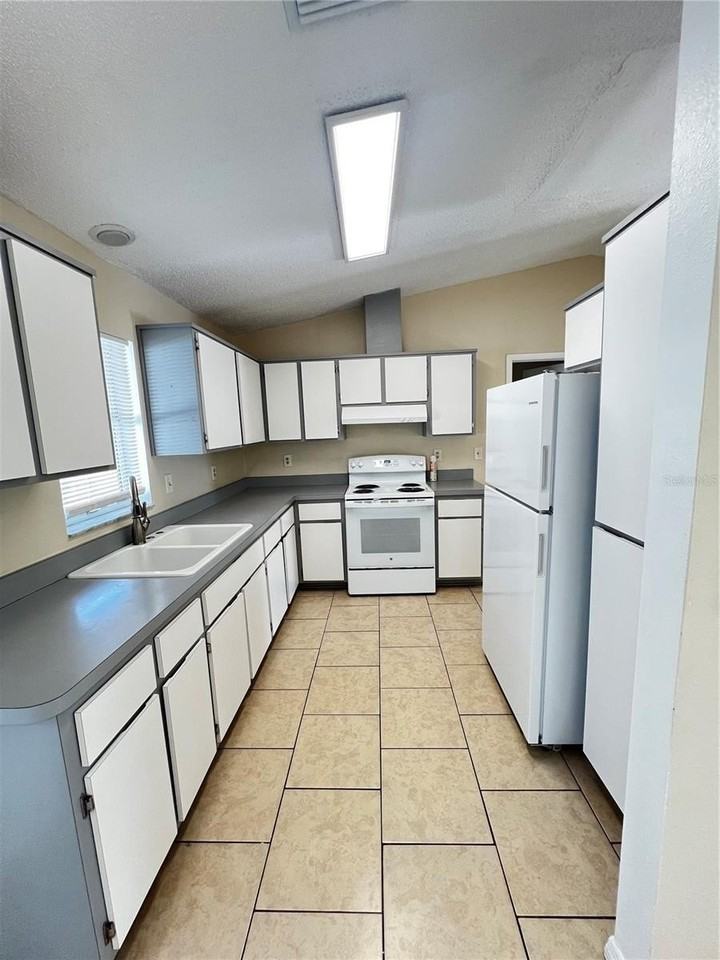 3053 Salton St - Photo 2 of 11