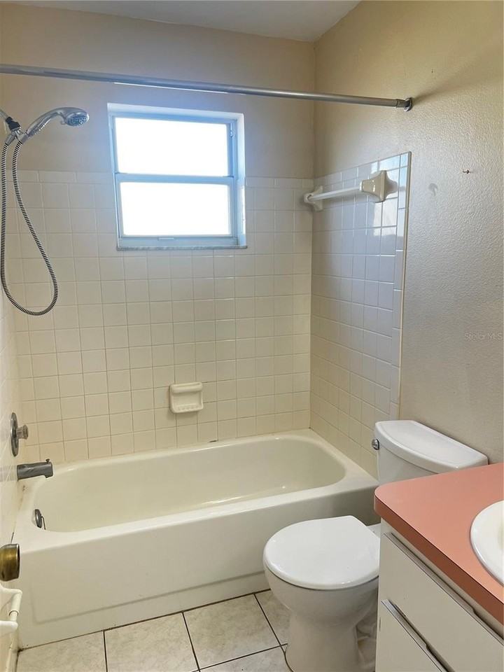 3053 Salton St - Photo 7 of 11