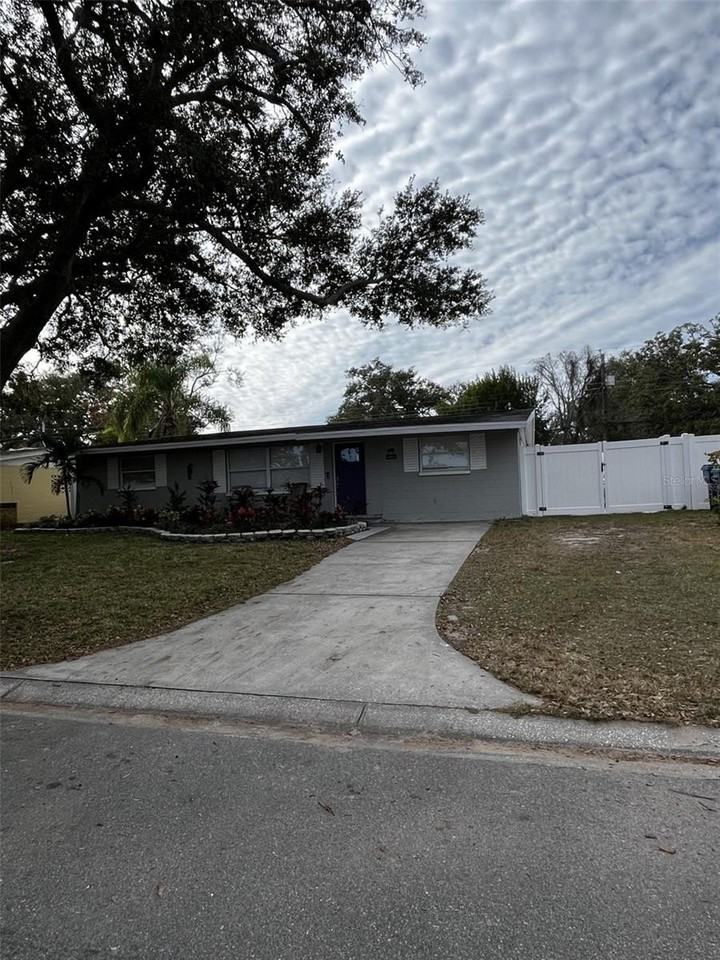 11128 116th St - Photo 2 of 18