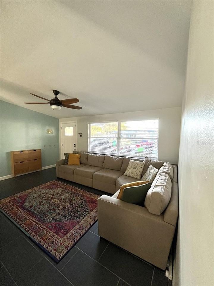 11128 116th St - Photo 4 of 18