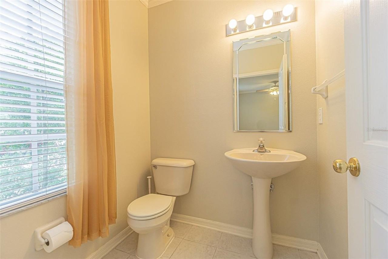 10033 Bradwell Pl - Photo 4 of 33