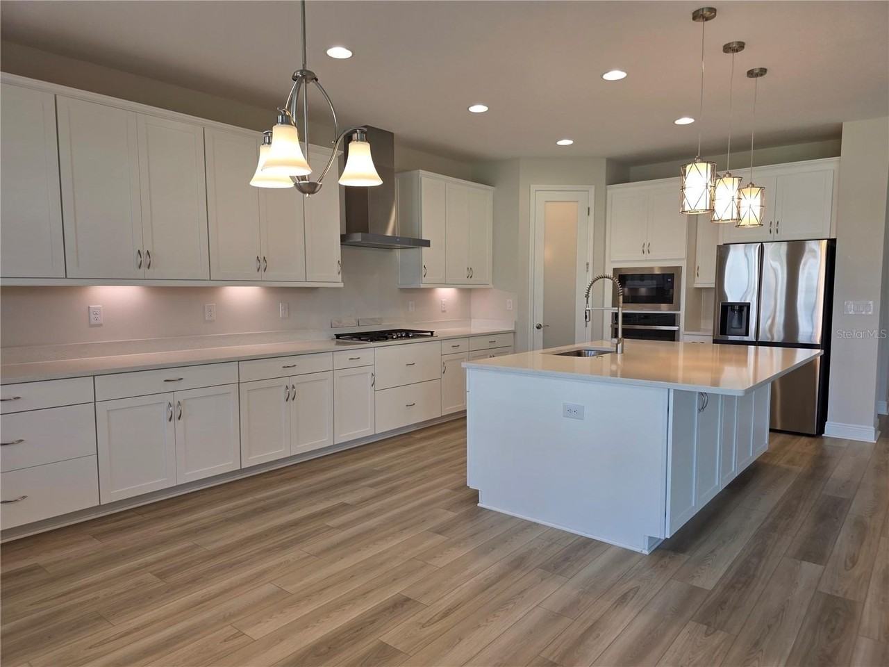 13137 Wellspring Dr - Photo 2 of 50