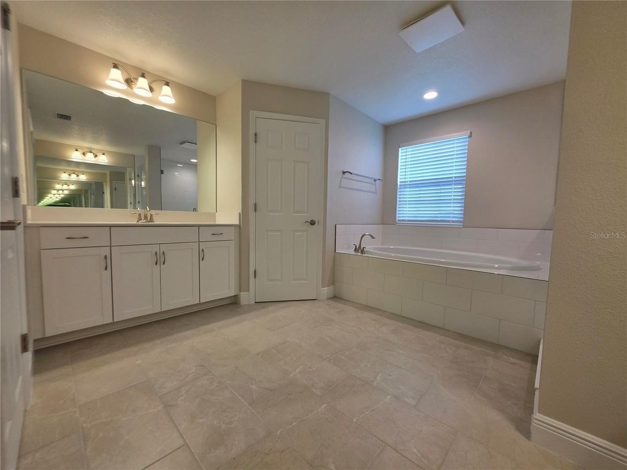 13137 Wellspring Dr - Photo 5 of 50