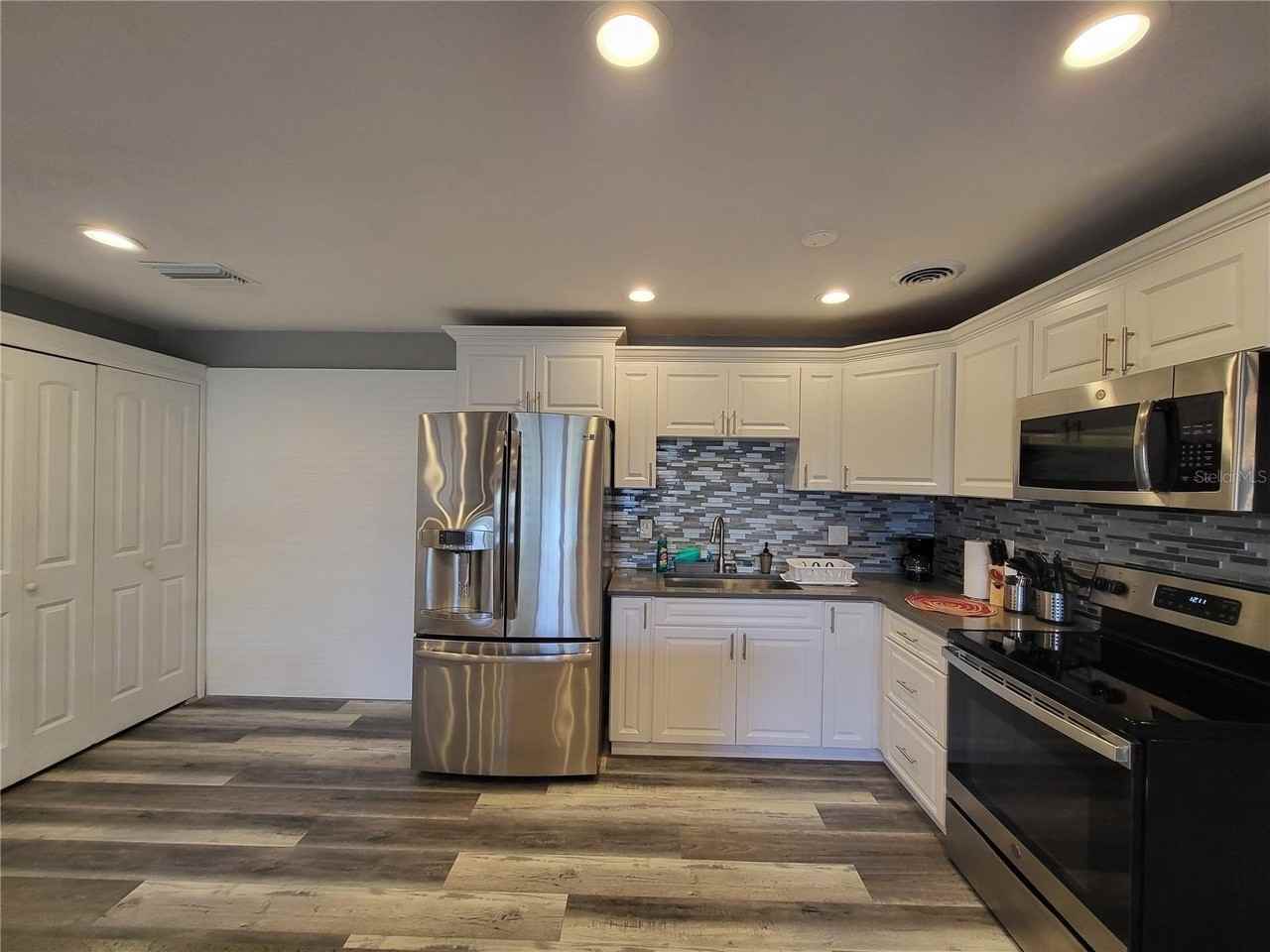 5624 Lime Way #A - Photo 6 of 27