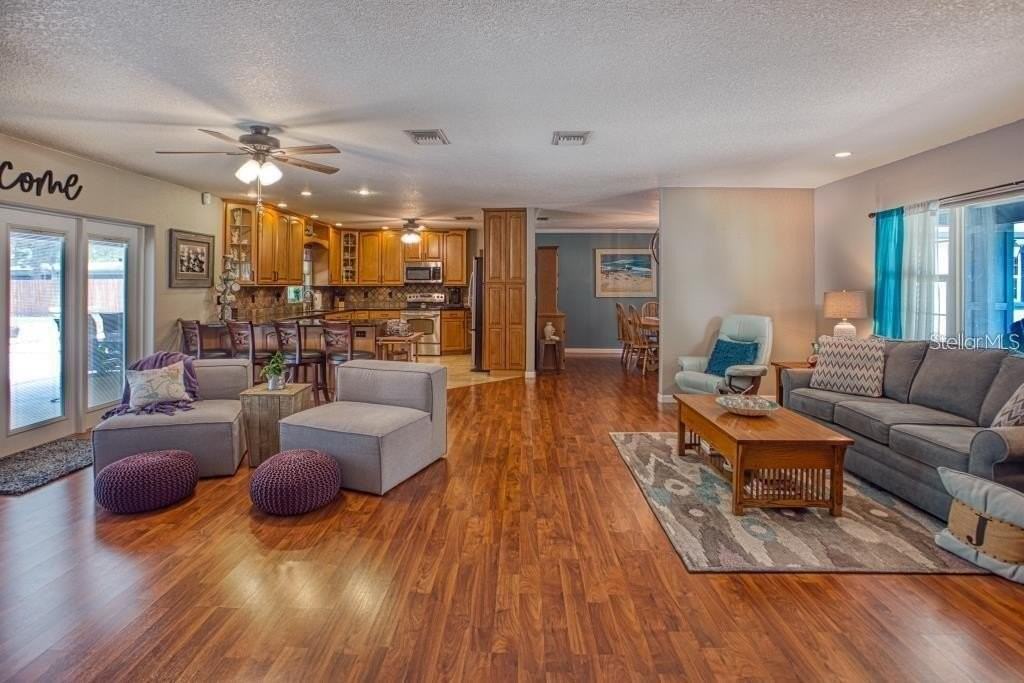 12802 N 53rd St - Photo 7 of 38