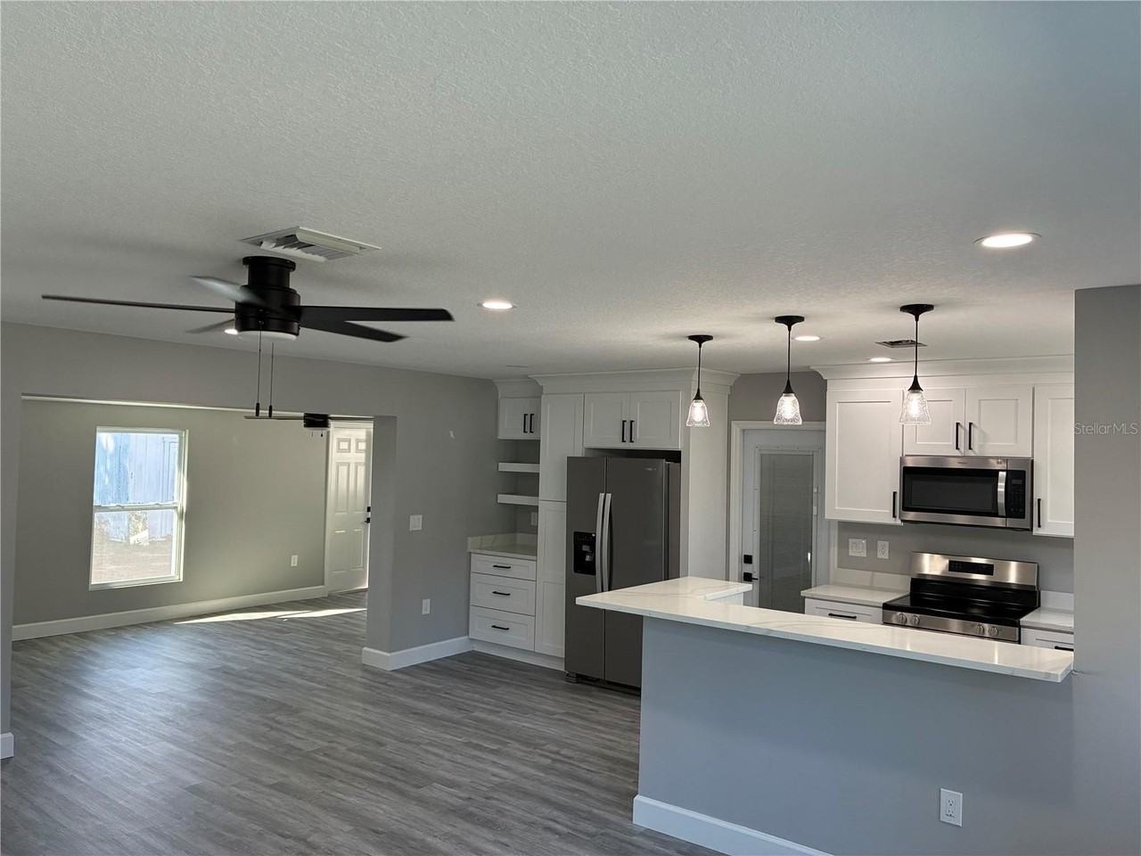 9024 2nd St N - Photo 4 of 23