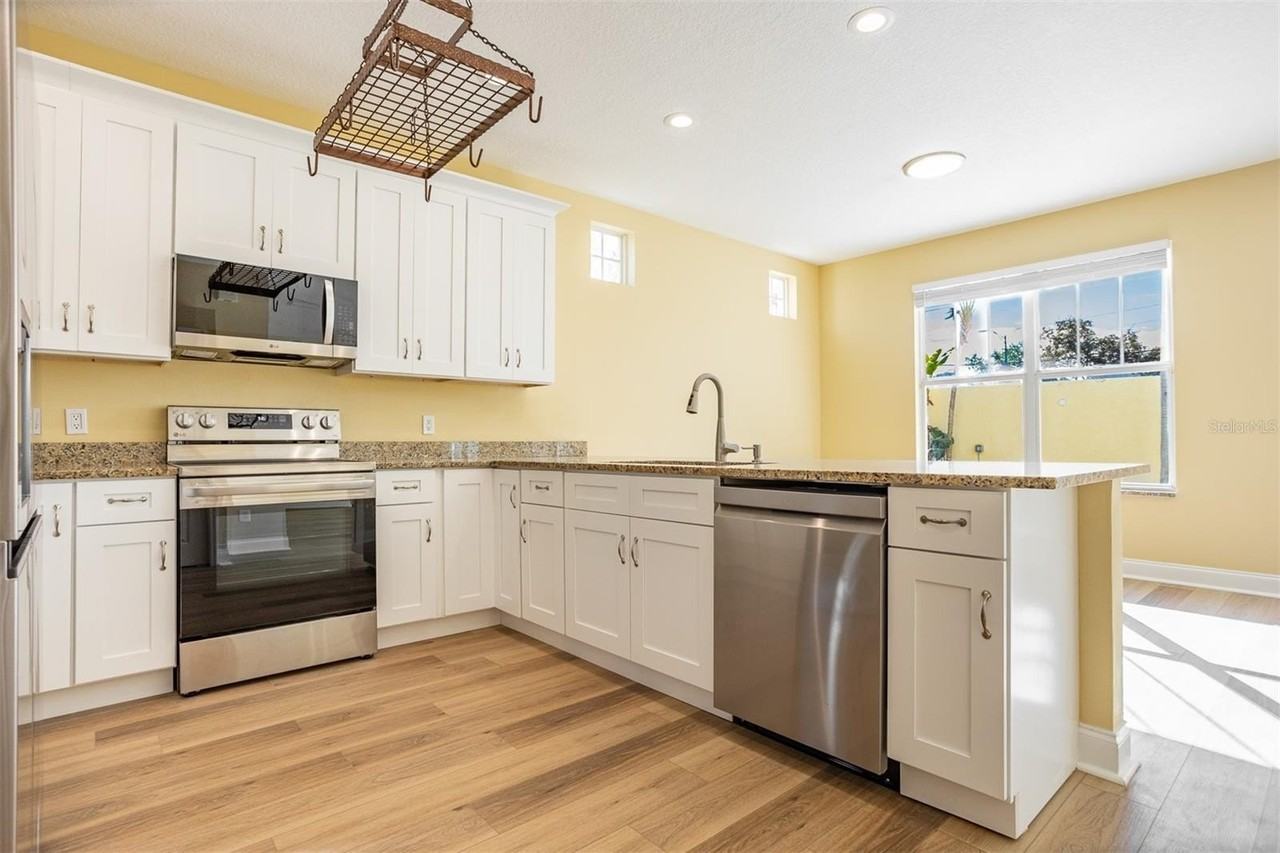 3204 W Empedrado St - Photo 6 of 46