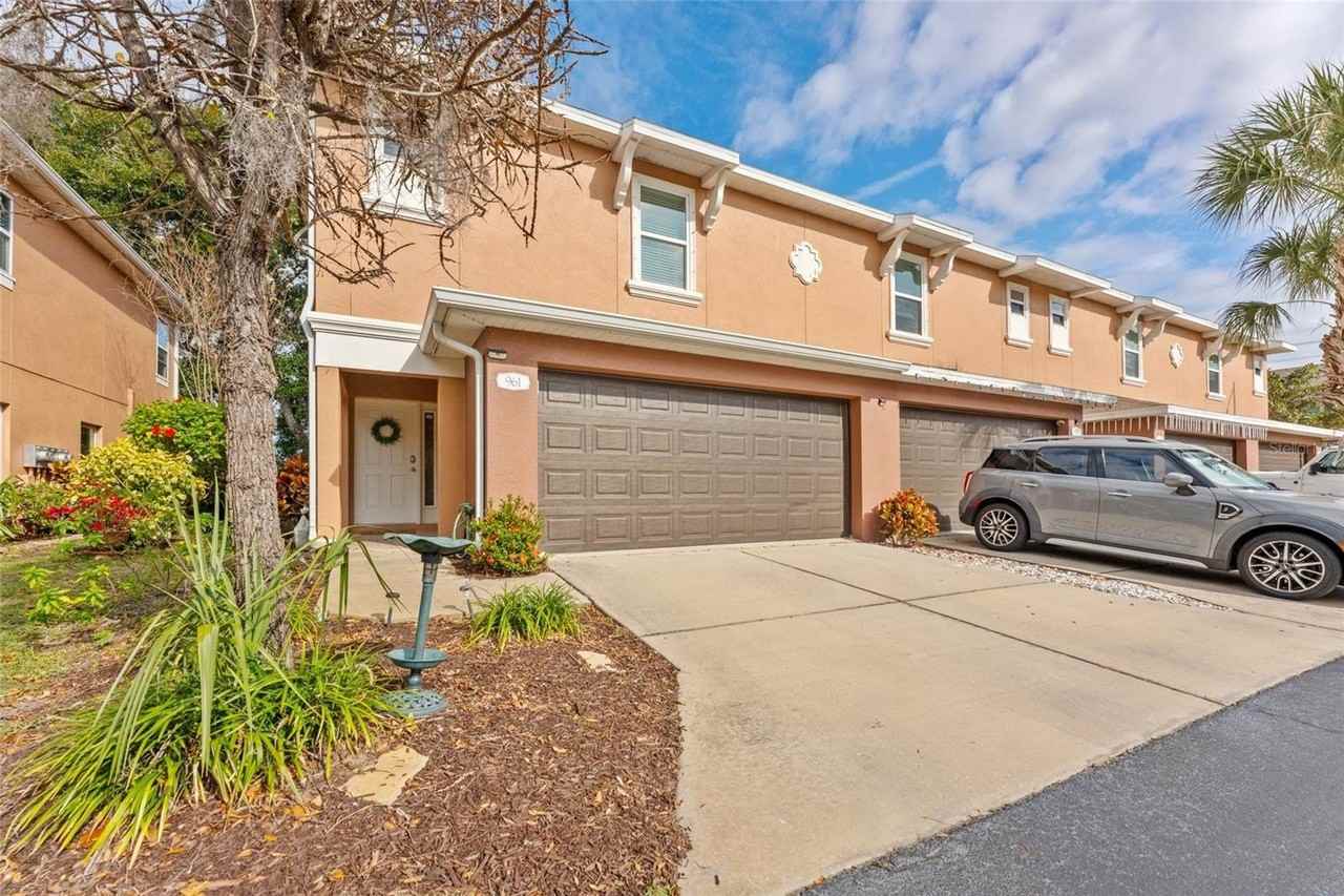 961 Aussi Ct - Photo 2 of 39