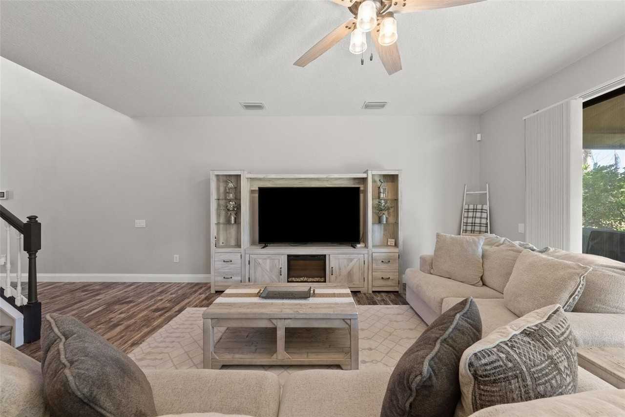 14019 Crater Cir - Photo 7 of 44