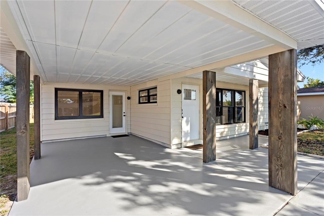 10685 109th St - Photo 3 of 24