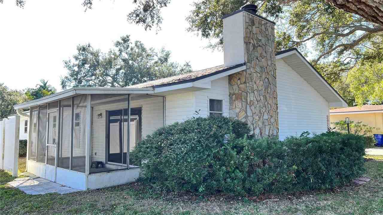 10548 86th Ave - Photo 3 of 18