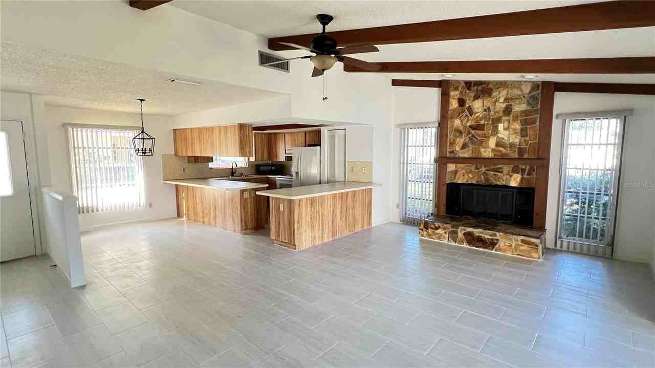 10548 86th Ave - Photo 5 of 18