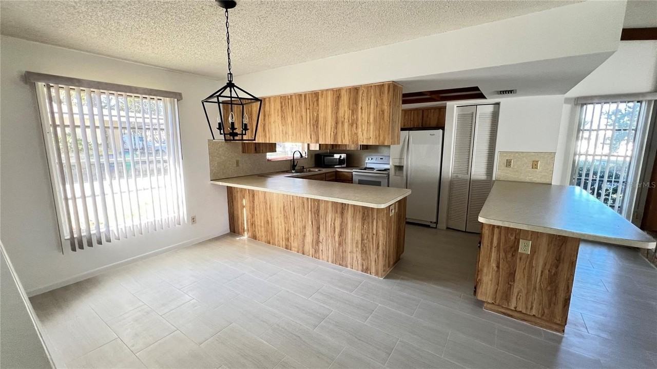 10548 86th Ave - Photo 7 of 18