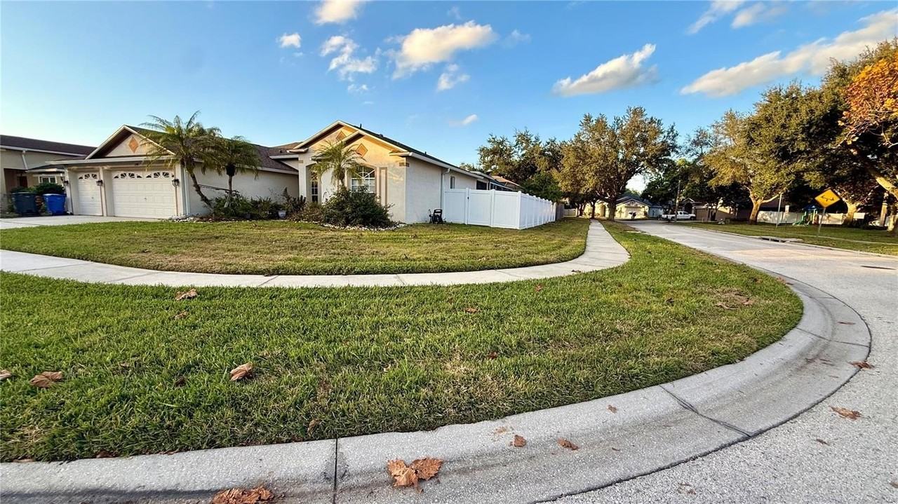 2749 Valencia Grove Dr - Photo 2 of 31