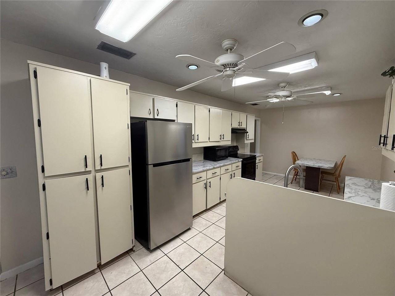 8221 Malvern Cir - Photo 5 of 30