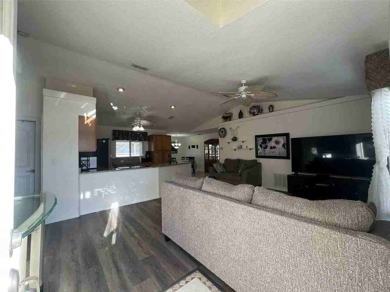 6557 Freeport Dr - Photo 3 of 10