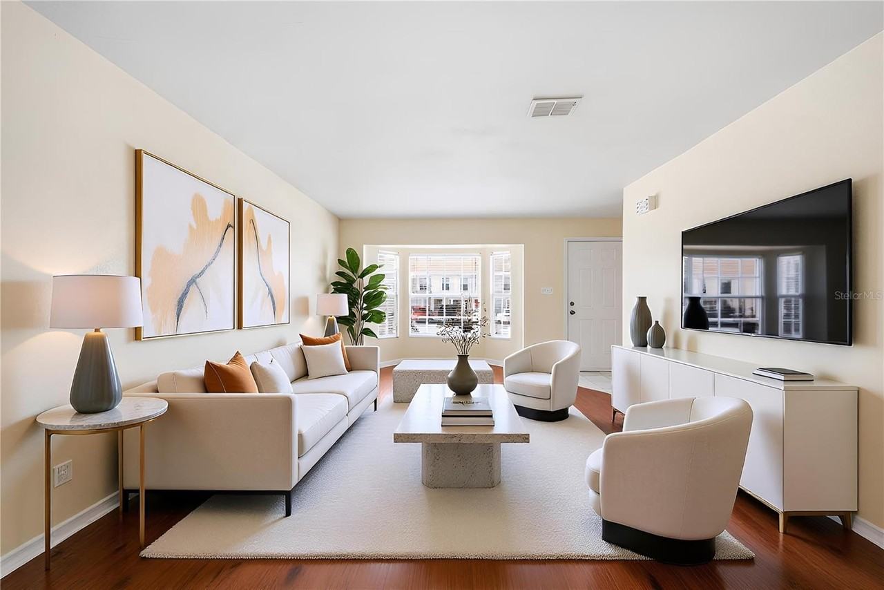 13542 Embassy Park Ct - Photo 3 of 20