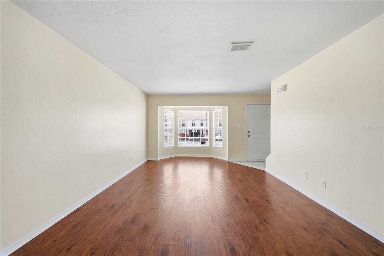 13542 Embassy Park Ct - Photo 7 of 20