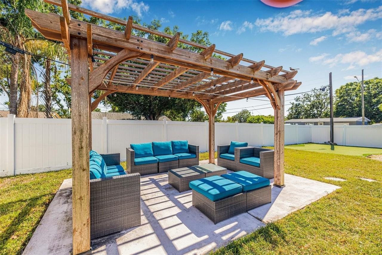 5740 67th Ave N - Photo 5 of 25