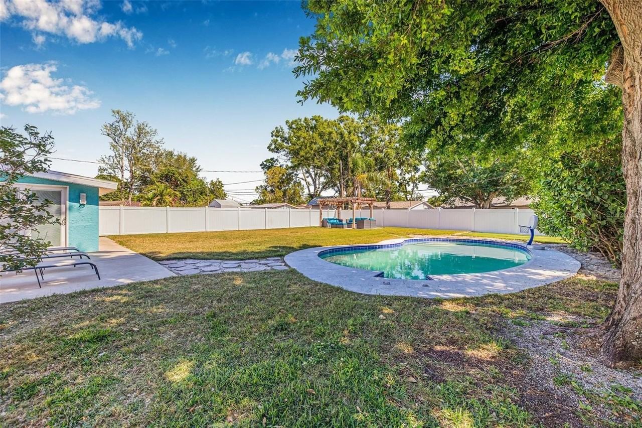 5740 67th Ave N - Photo 6 of 25