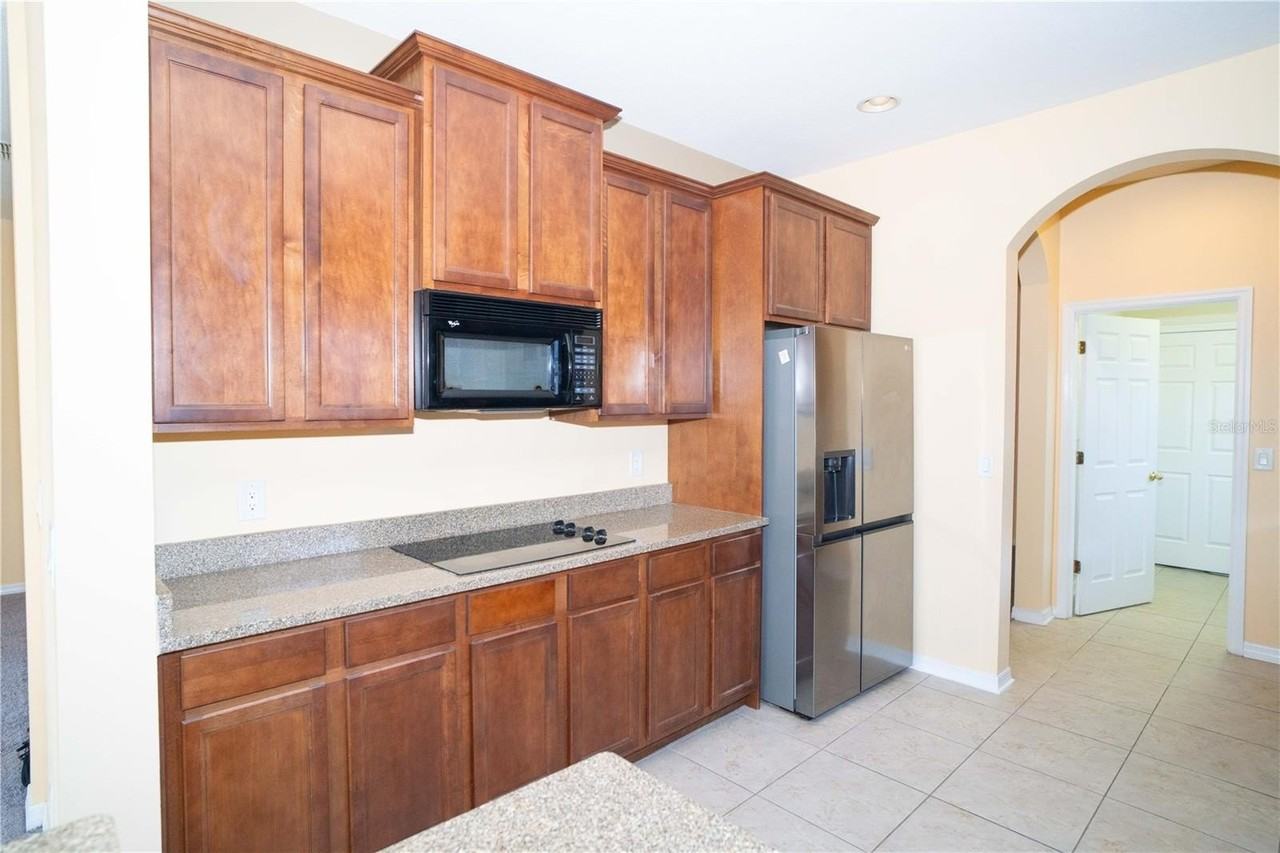 561 Winthrop Dr - Photo 7 of 36