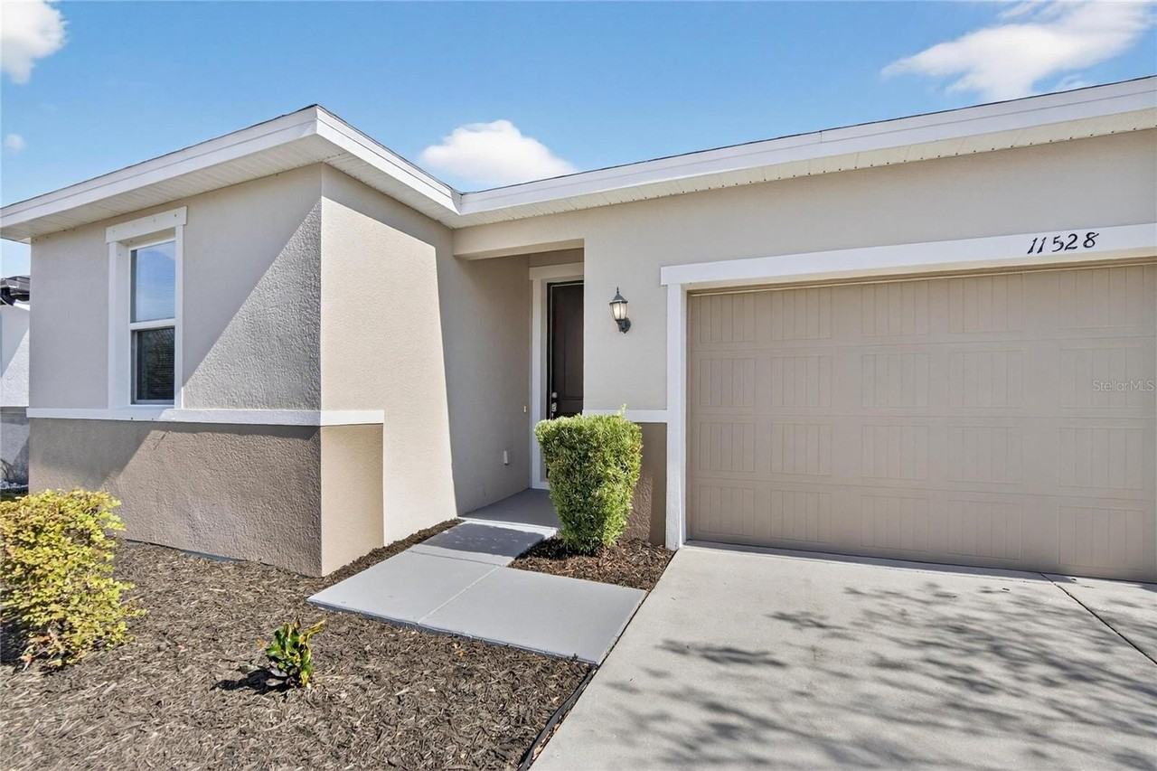 11528 Southern Creek Dr - Photo 3 of 48