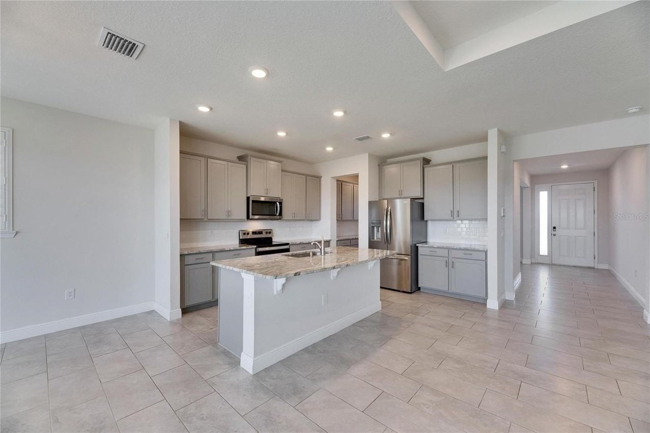 182 Mangrove Manor Dr - Photo 7 of 38