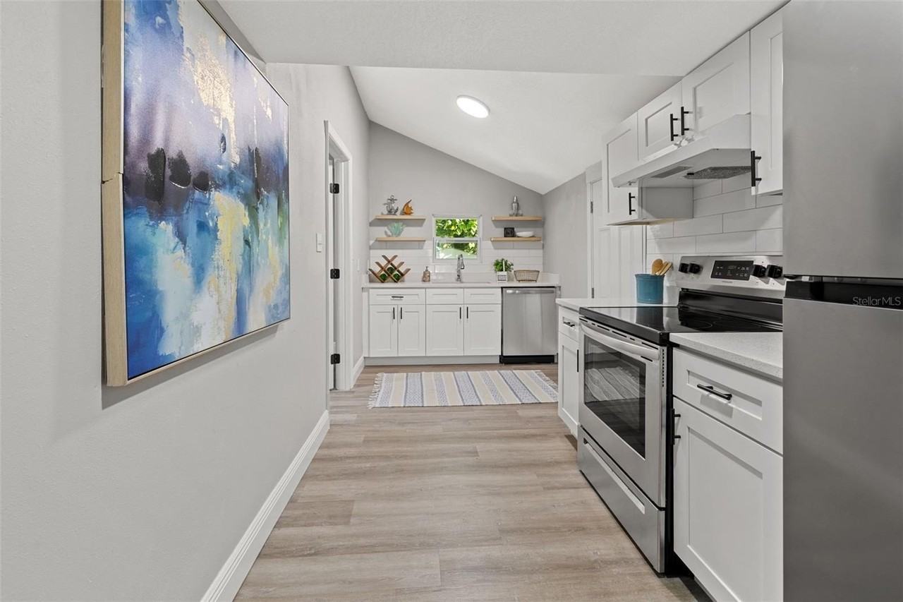 1606 E Osborne Ave - Photo 7 of 33