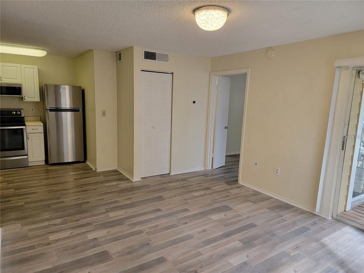 4211 Chatham Oak Ct #113 - Photo 5 of 23