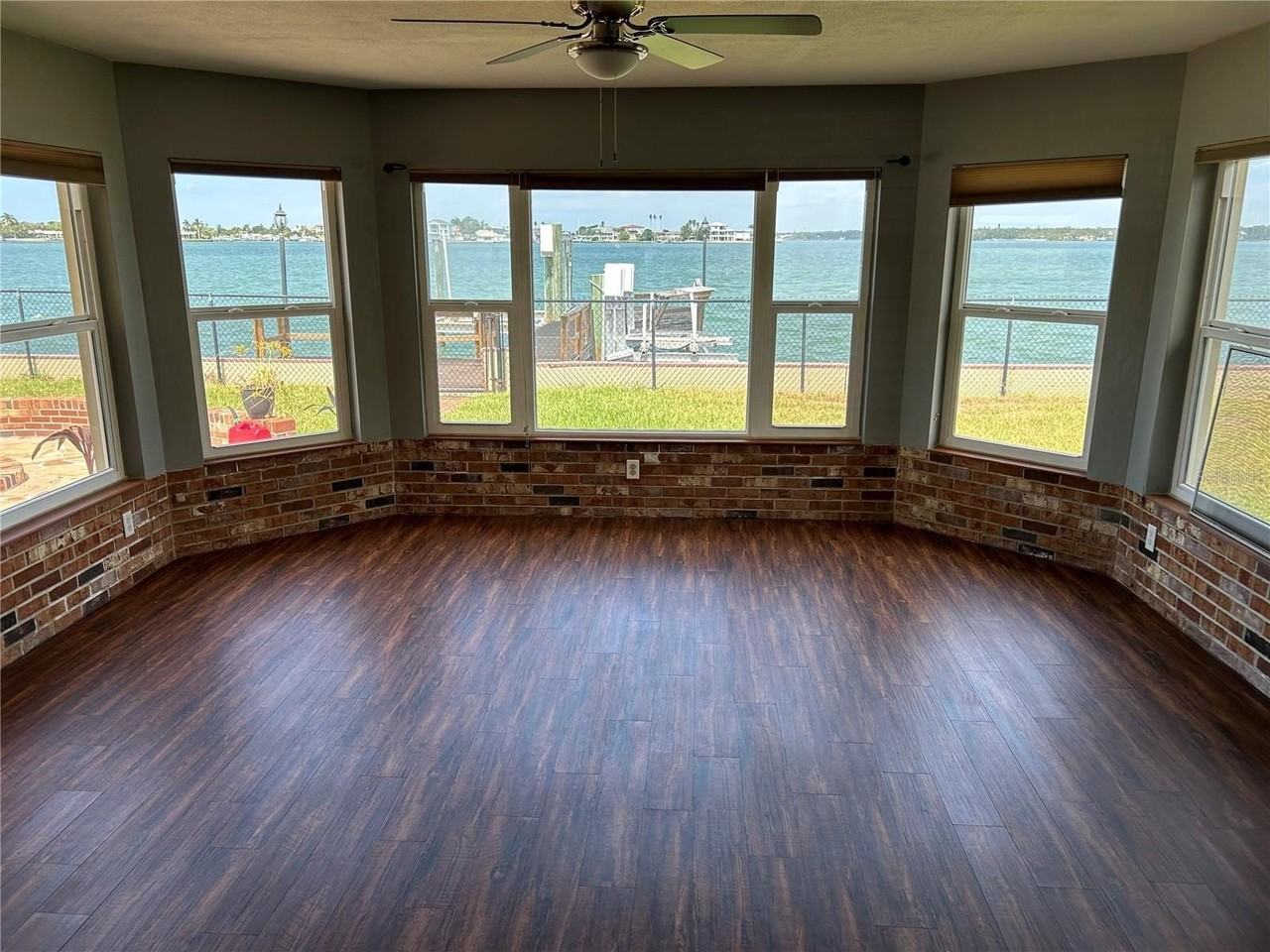 21 Paradise Ln - Photo 2 of 7