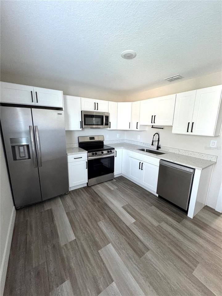 1039 1/2 53rd Ave N - Photo 7 of 13