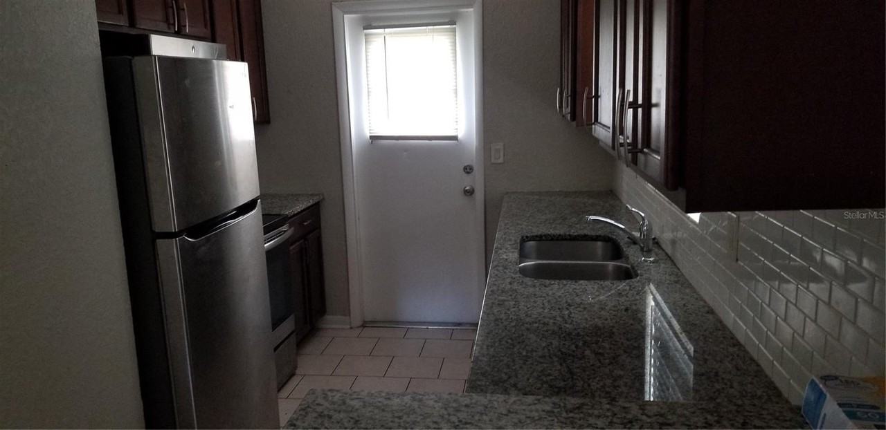 805 Rockhill St - Photo 2 of 3