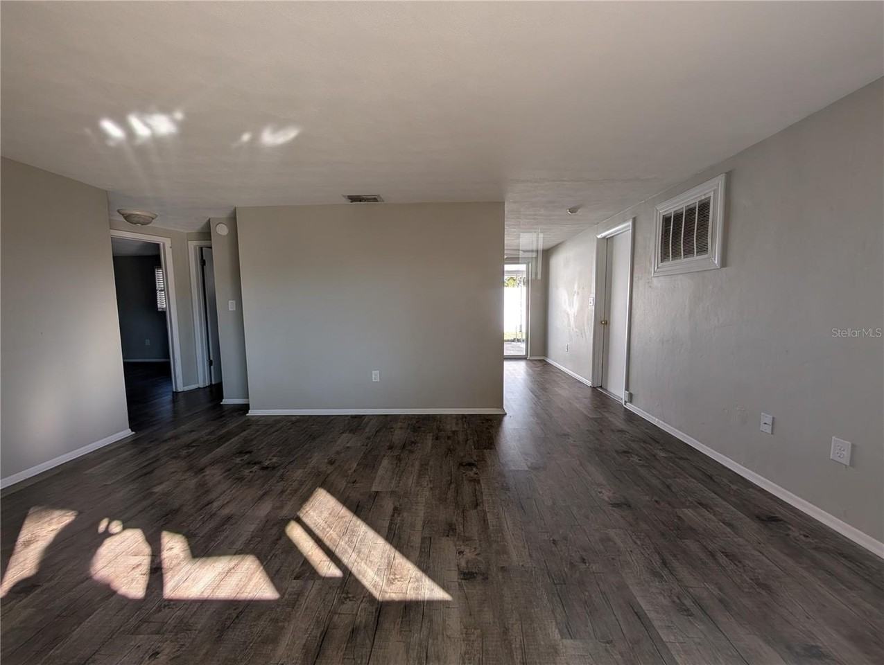 7201 Rhinebeck Dr - Photo 4 of 12