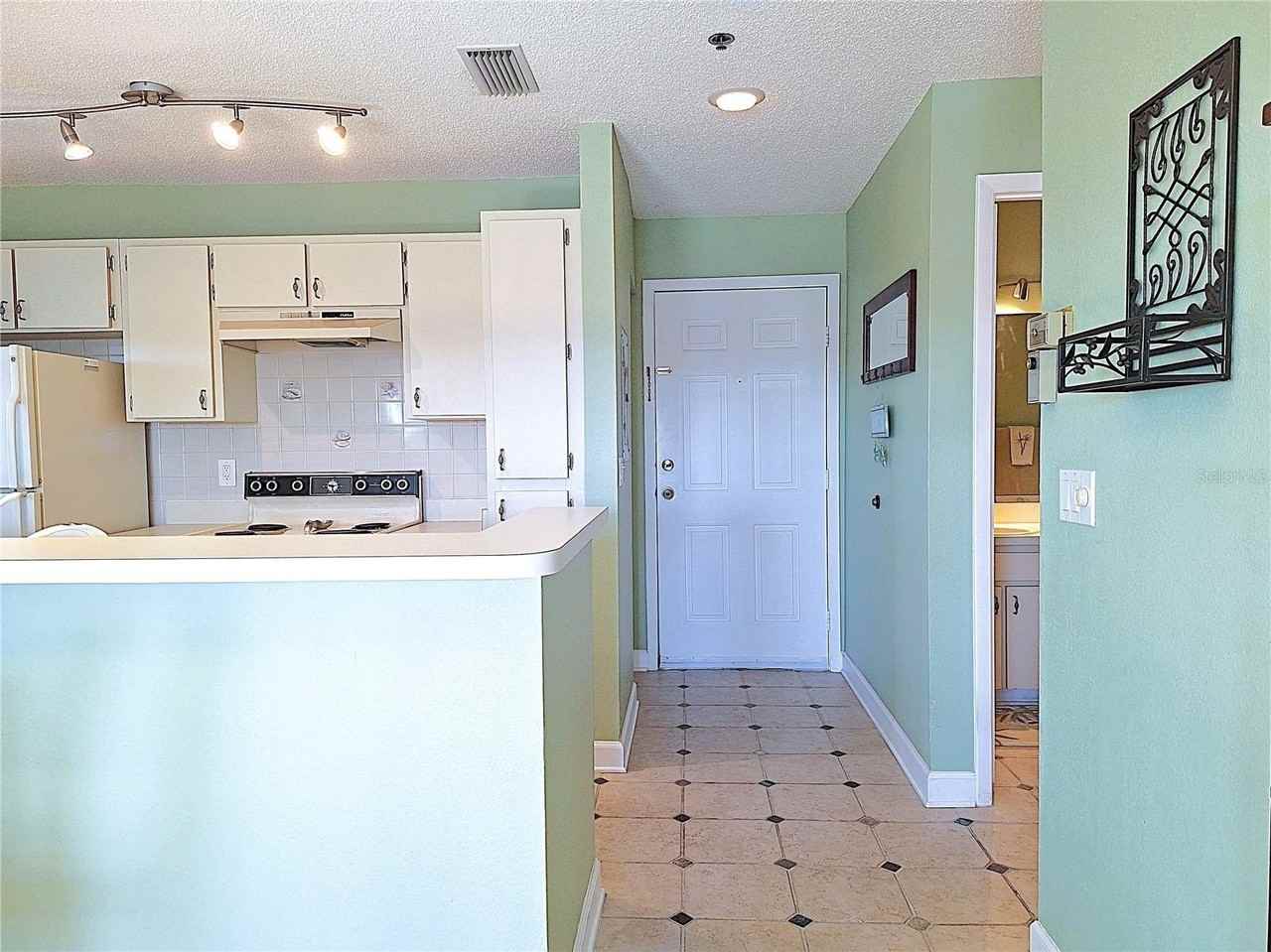 5727 Biscayne Ct #302 - Photo 4 of 23