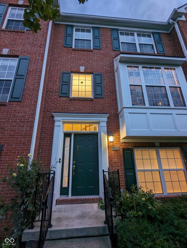 3528 Golden Gate Dr N - Photo 2 of 23