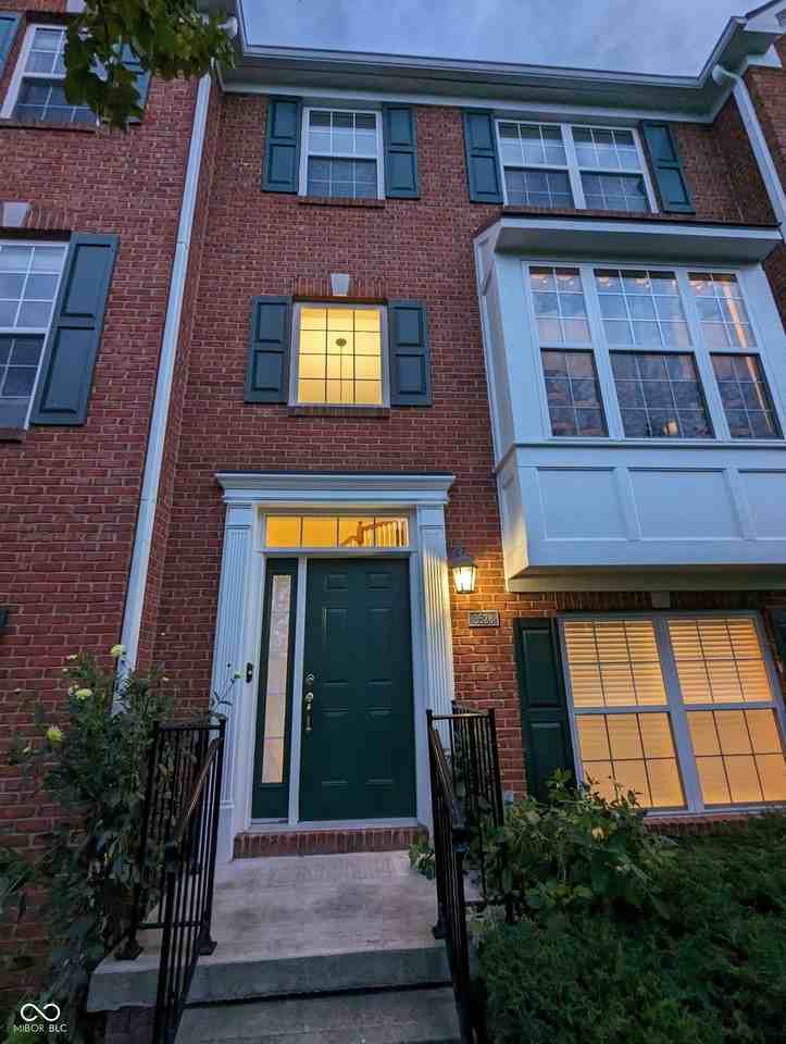 3528 Golden Gate Dr N - Photo 3 of 23