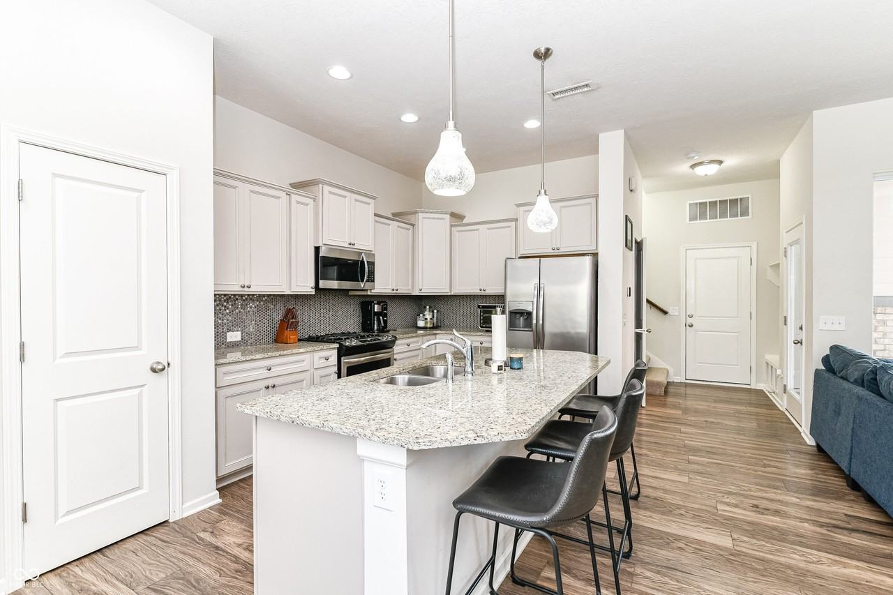 9127 Rising Rd - Photo 6 of 35