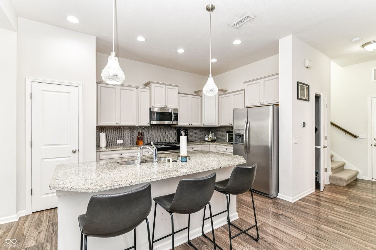 9127 Rising Rd - Photo 7 of 35