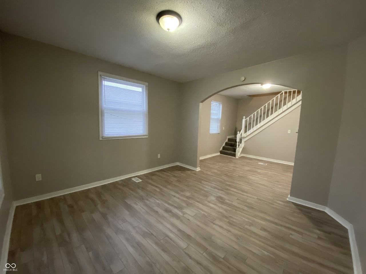 326 N Elder Ave - Photo 4 of 16