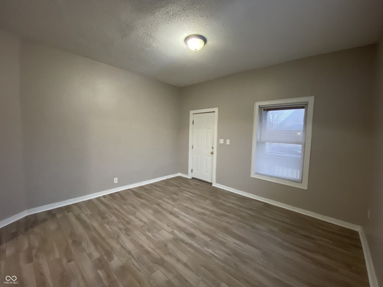 326 N Elder Ave - Photo 5 of 16