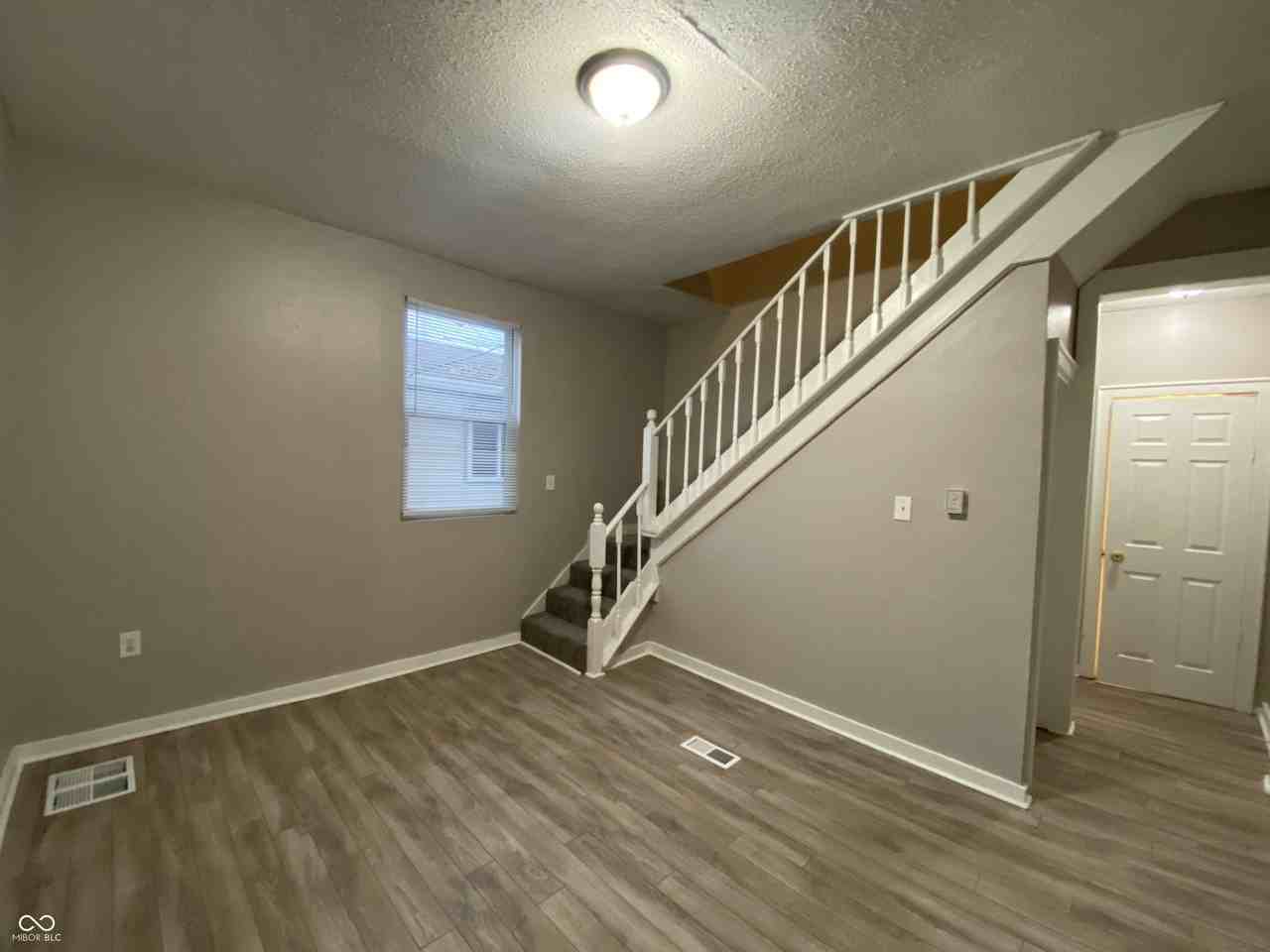 326 N Elder Ave - Photo 7 of 16