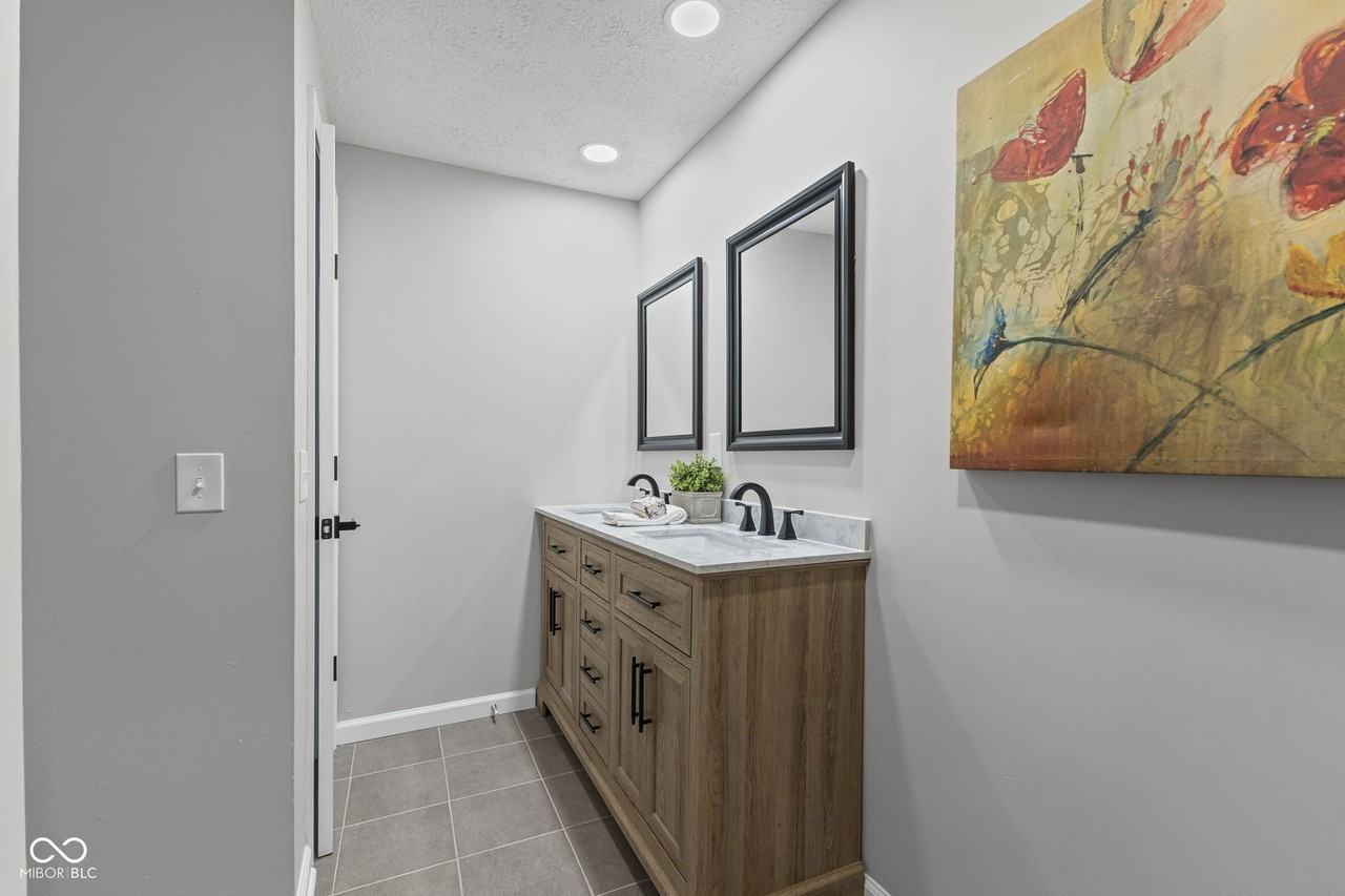 111 W Southern Ave - Photo 5 of 15