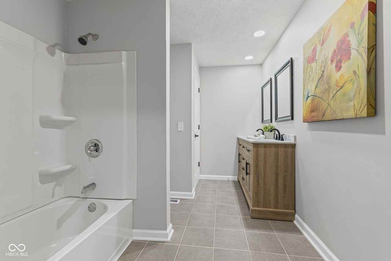 111 W Southern Ave - Photo 6 of 15